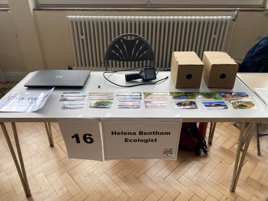 school presentation stand